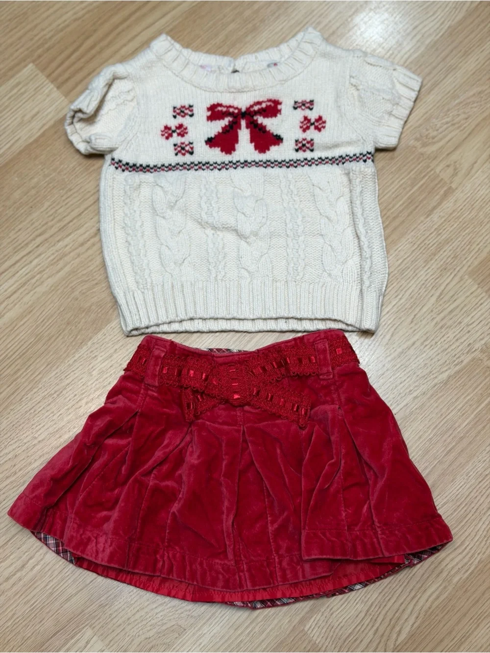 OshKosh B’gosh Girls 2T Cream Cable Knit Bow Sweater Red Velvet Skirt Set